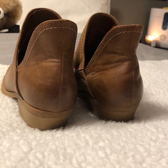 Brown heeled bootie - Picture 2 of 3